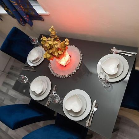 1 Bedroom-Sofabed-Worktable-4-Wifi-Parking 伦敦 外观 照片