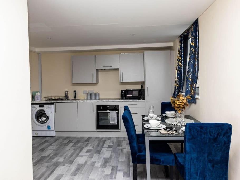 1 Bedroom-Sofabed-Worktable-4-Wifi-Parking 伦敦 外观 照片