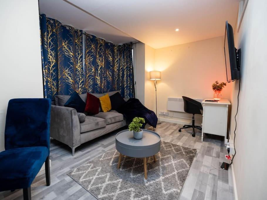 1 Bedroom-Sofabed-Worktable-4-Wifi-Parking 伦敦 外观 照片