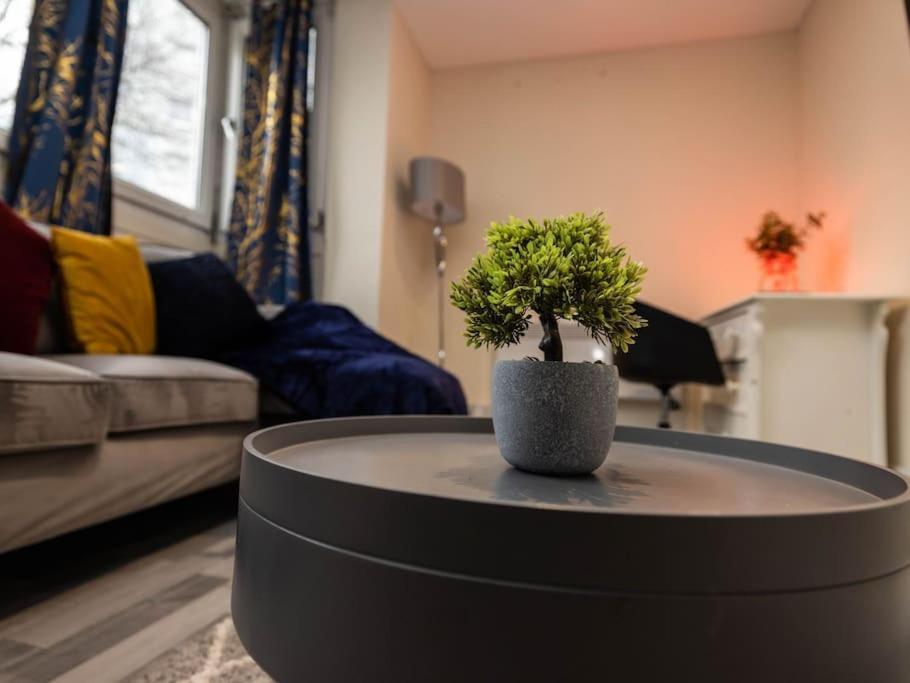 1 Bedroom-Sofabed-Worktable-4-Wifi-Parking 伦敦 外观 照片