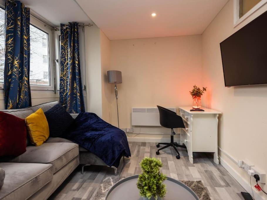 1 Bedroom-Sofabed-Worktable-4-Wifi-Parking 伦敦 外观 照片